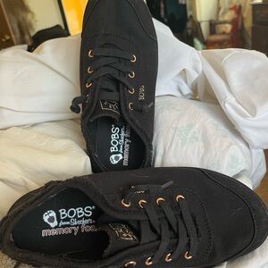 Bobs sketchers
B Cute slip ins
6.5
Like new and worn only one time.